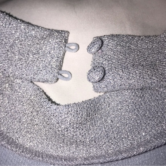 NWT Long Sleeve Mock Neck Cut Out Stretch Crop Top Ice Blue Shimmer - Picture 7 of 10